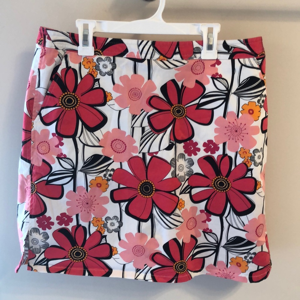Valerie Stevens cute Floral Skort